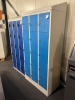 Lockerkast 15 deurs lichtgrijs met blauwe deuren incl. stofkap 76316