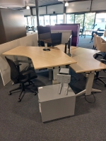 Hoekbureau elektrisch zit/sta