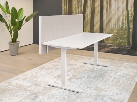 Akoestische voorzetwand t.b.v. enkele werkplekken rondom gestoffeerd (4 cm dik) 180x70 cm