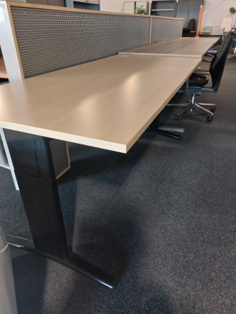 Bureau 180x80cm hoogte instelbaar