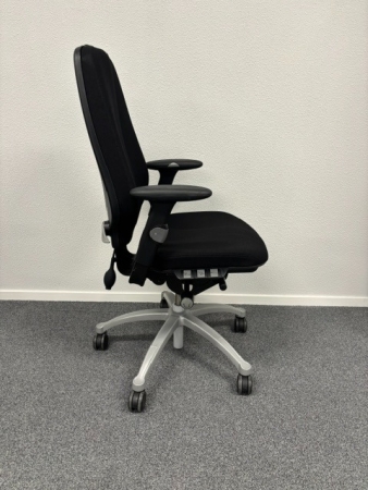 RH Logic 400 met 8E (zw) armleggers