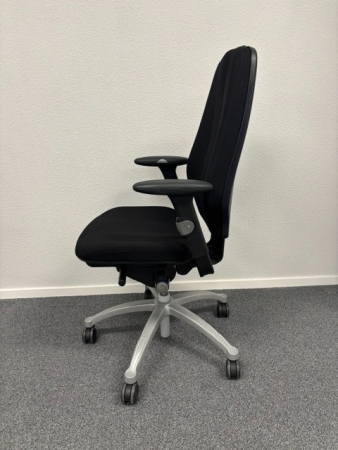 RH Logic 400 met 8E (zw) armleggers