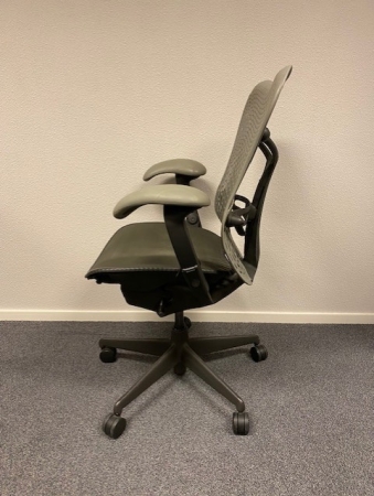 Herman Miller Mirra 