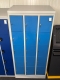 Lockerkast 15 deurs lichtgrijs met blauwe deuren incl. stofkap